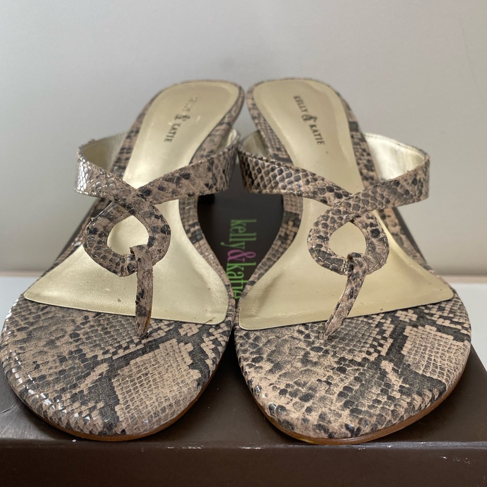 New! Kelly & Katie “Twisted Up” sandal
